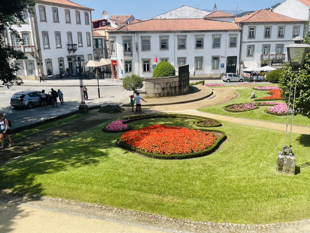 alt="Jardin Dr Adelino Sampaio à Ponte de Lima, visite recommandée"