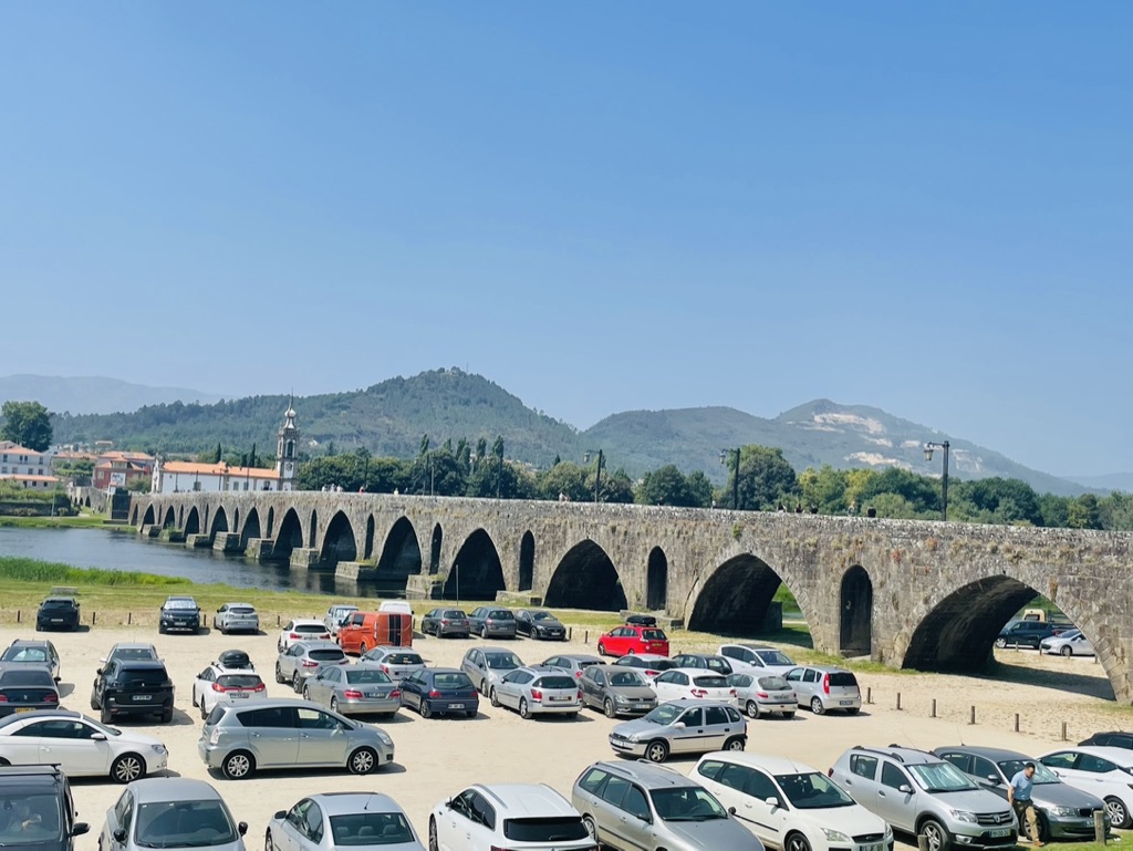 alt: "parking de ponte de lima"