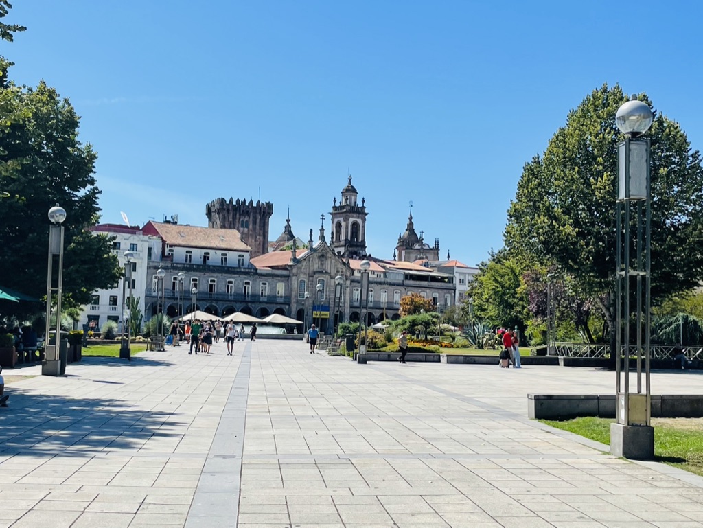 alt= place de la république, centre de Braga
