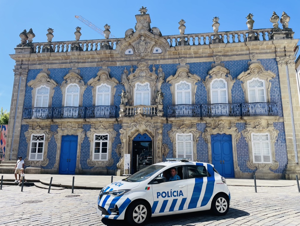 alt="Palácio do Raio à Braga avec ses azulejos bleus typiques de l’architecture baroque portugaise"